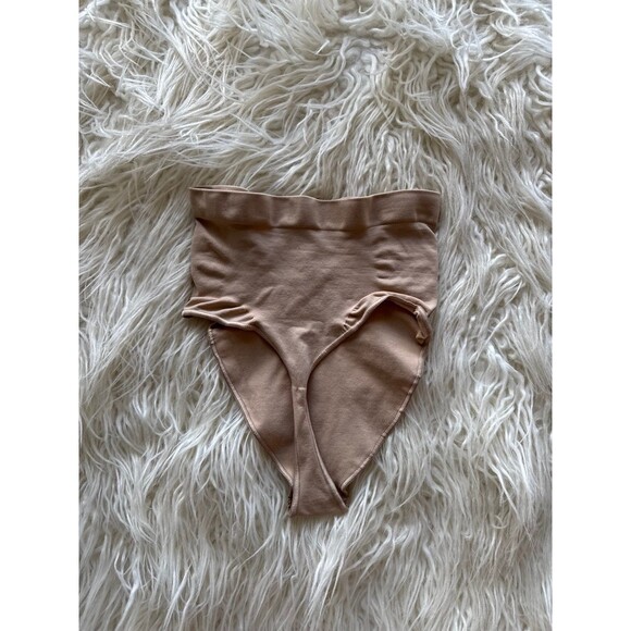 Skims Seamless Sculpt Mid Waist Thong Clay Size Small - Picture 5 of 7